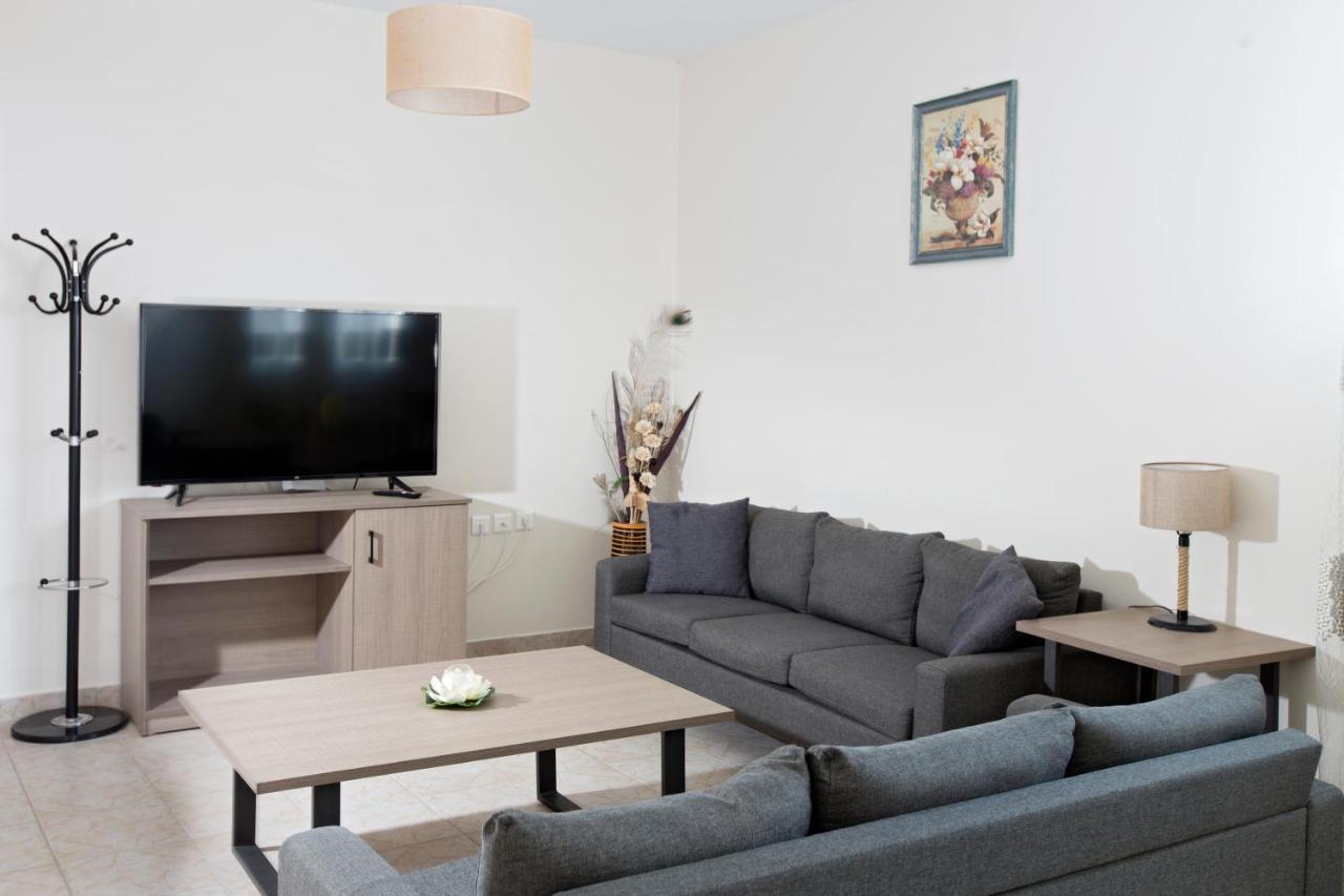 Kostas 2 Apartment Bagian luar foto