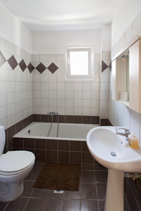 Kostas 2 Apartment Bagian luar foto