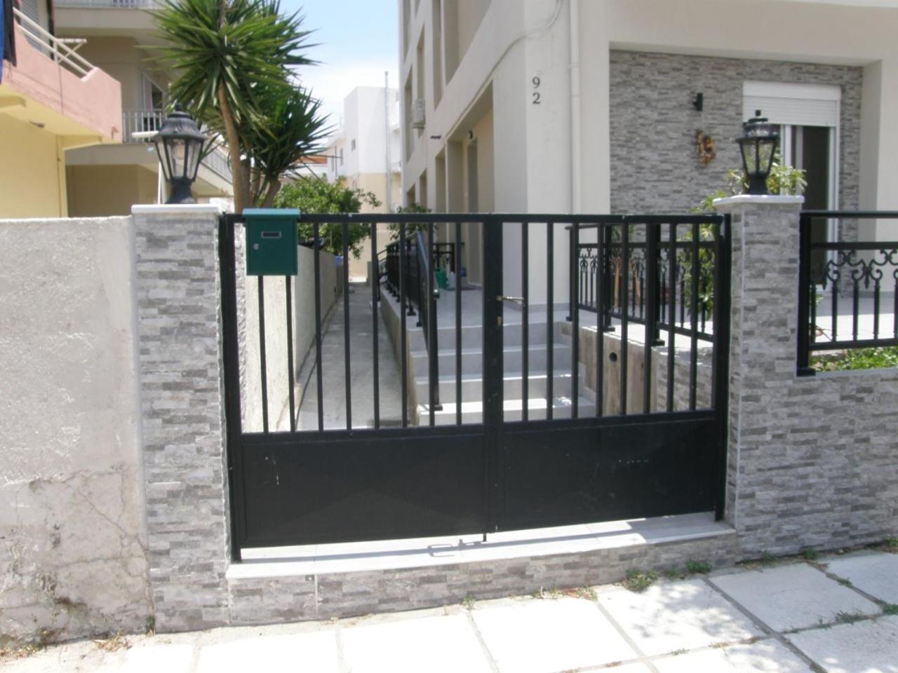 Kostas 2 Apartment Bagian luar foto