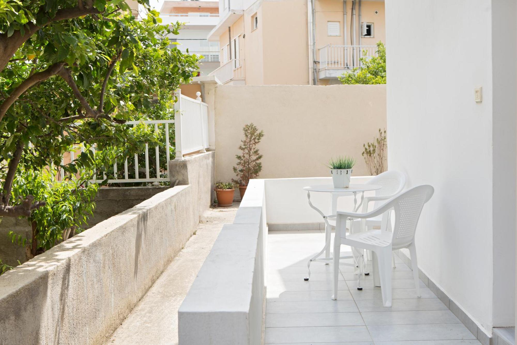 Kostas 2 Apartment Bagian luar foto